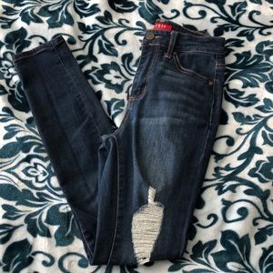 Guess Destroyed Skinny Jeans